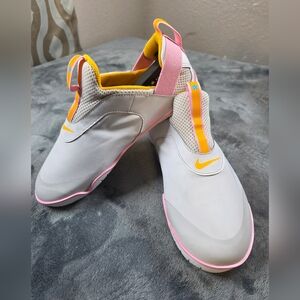 Nike Zoom Pulse Vast Grey Pink Size 6.5
